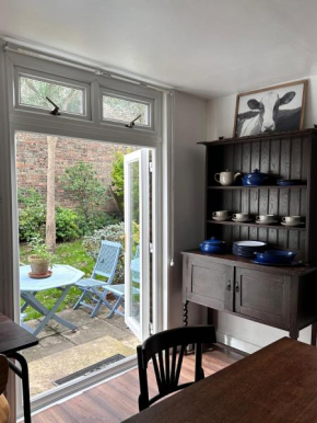 Charming, Renovated Residence in Willesden Green